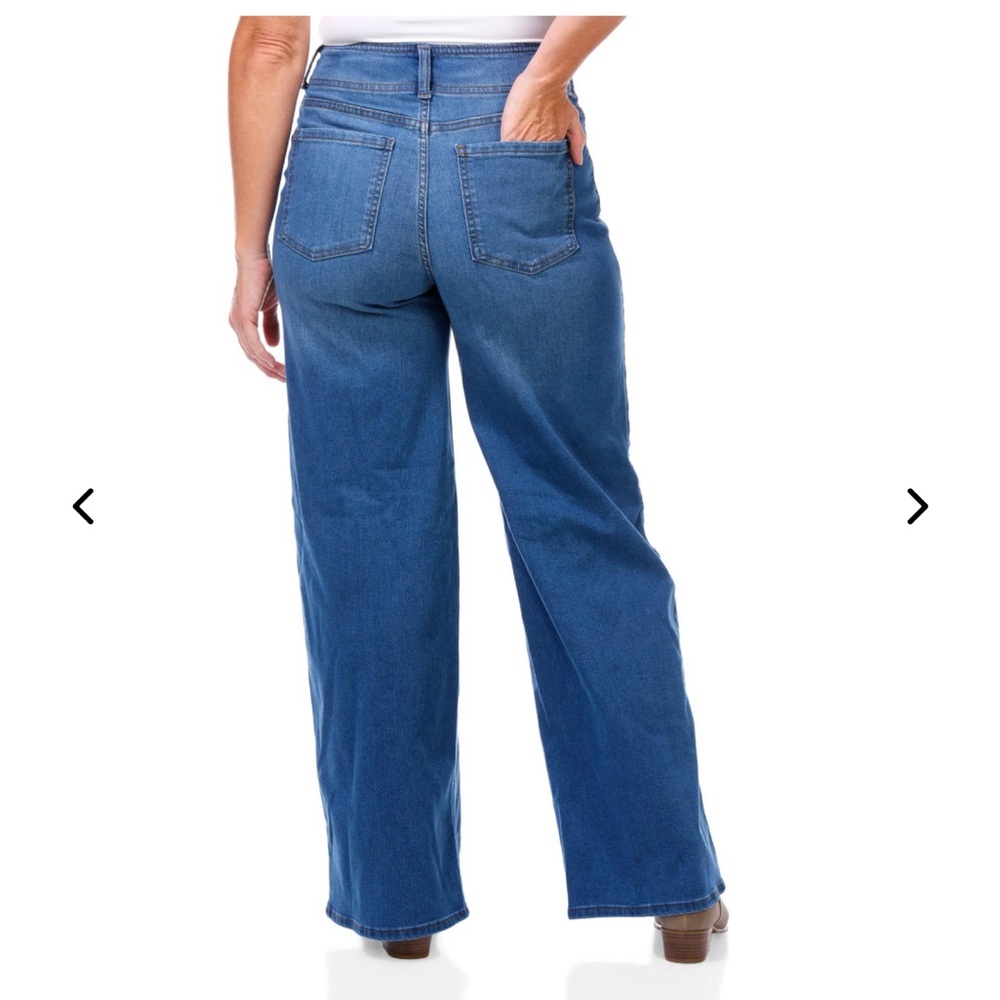 Gloria Vanderbilt (Set of 2) Dark and Light Blue Flare Jeans. Plus Size 16. - Picture 2 of 5